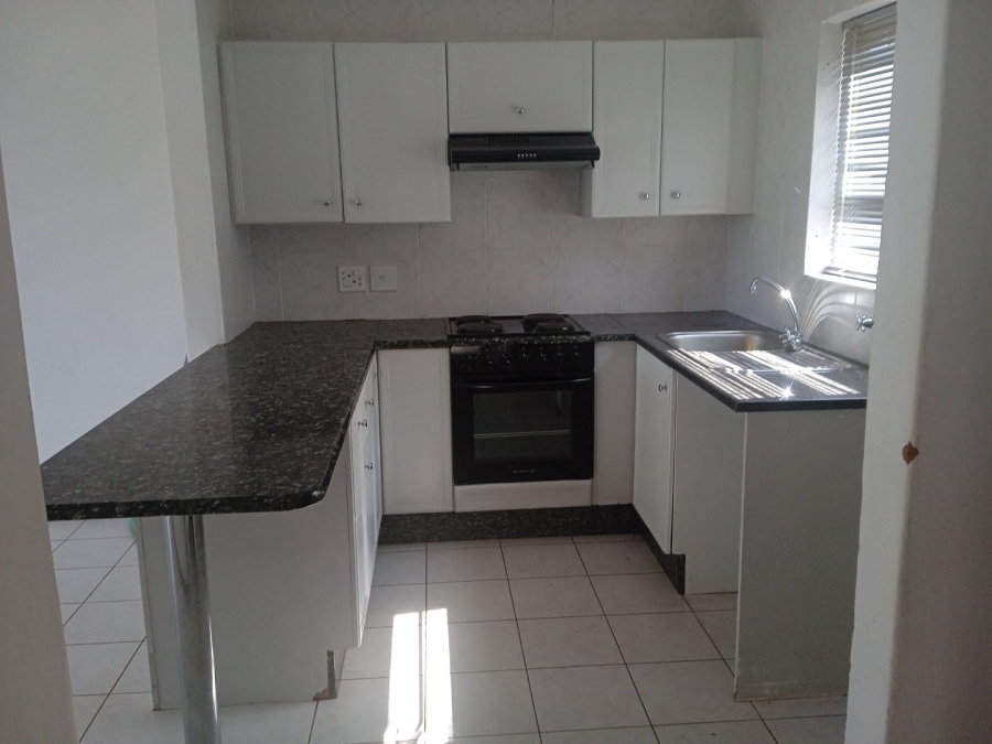 To Let 1 Bedroom Property for Rent in Kosmos North West